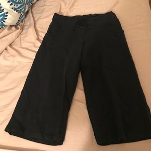Lululemon athletica wide-leg luon Bermuda shorts